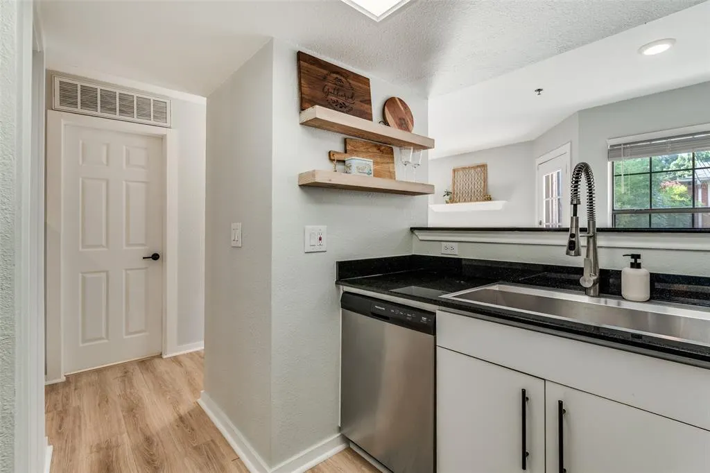 3901 Travis Street, #120