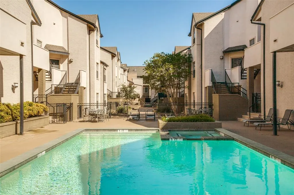 3901 Travis Street, #120