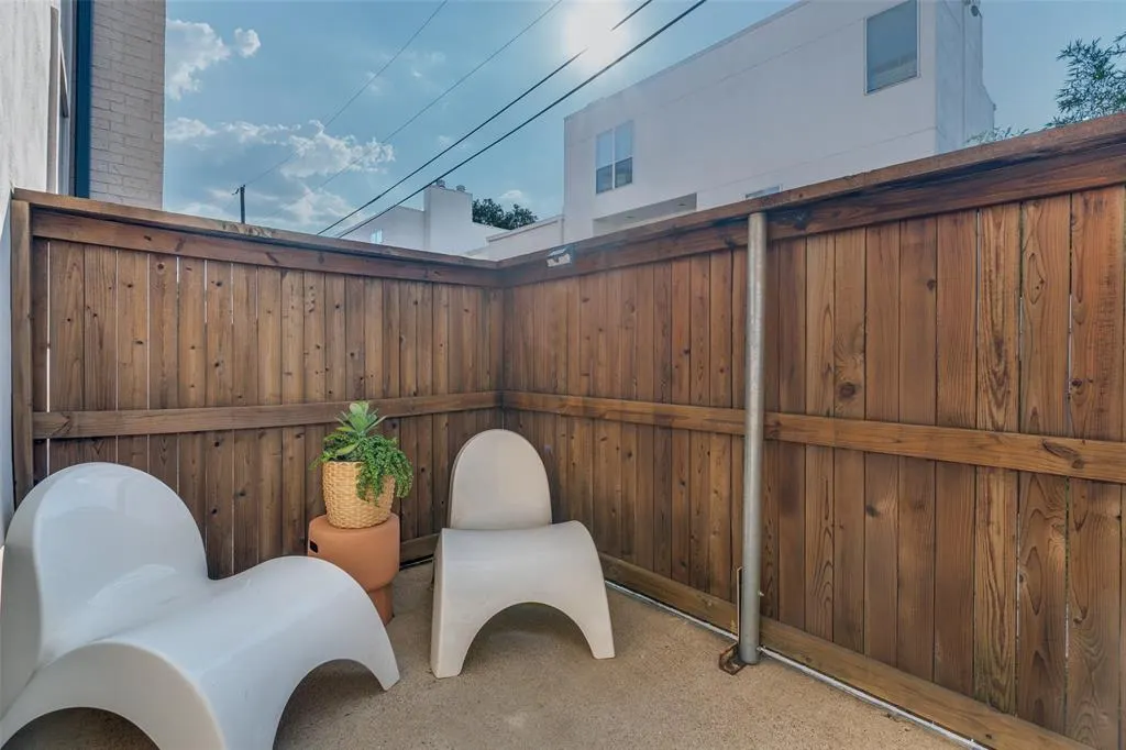 3901 Travis Street, #120