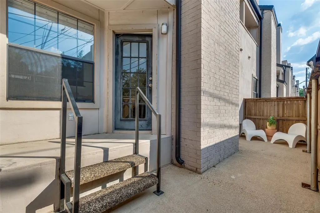 3901 Travis Street, #120