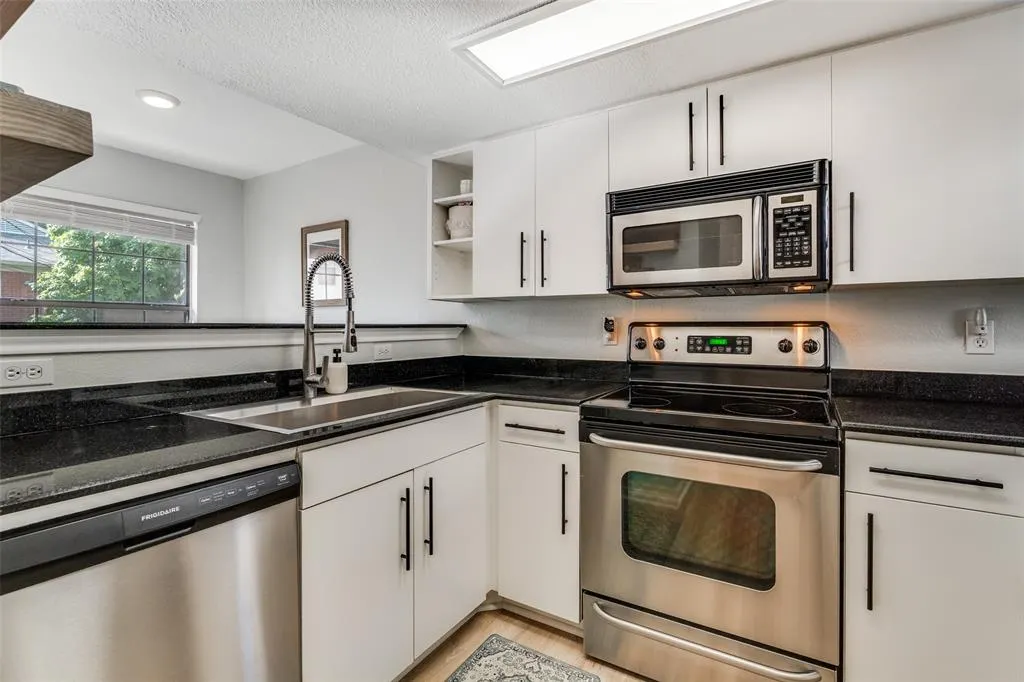 3901 Travis Street, #120