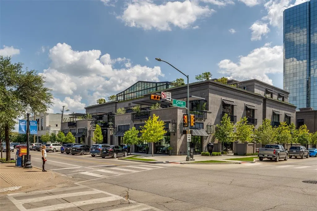 3901 Travis Street, #120