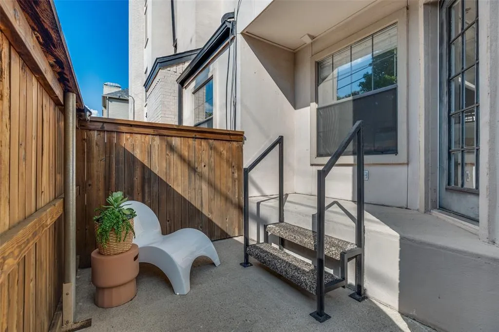 3901 Travis Street, #120