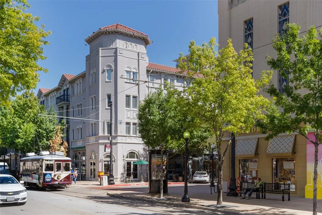 3901 Travis Street, #120