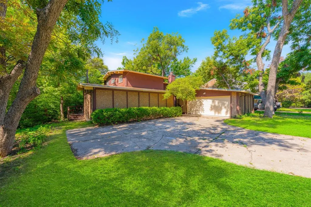 10716 Meadowcliff Lane