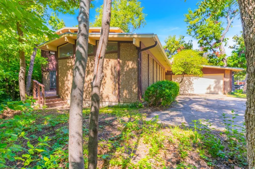 10716 Meadowcliff Lane