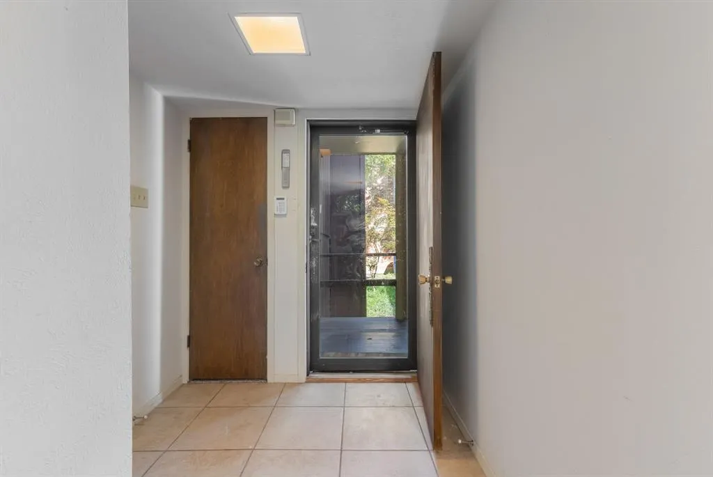 10716 Meadowcliff Lane
