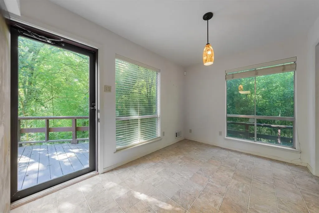 10716 Meadowcliff Lane