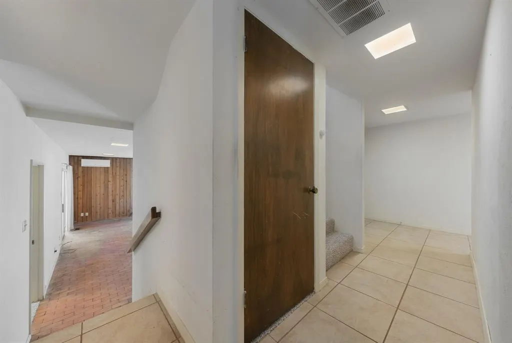10716 Meadowcliff Lane