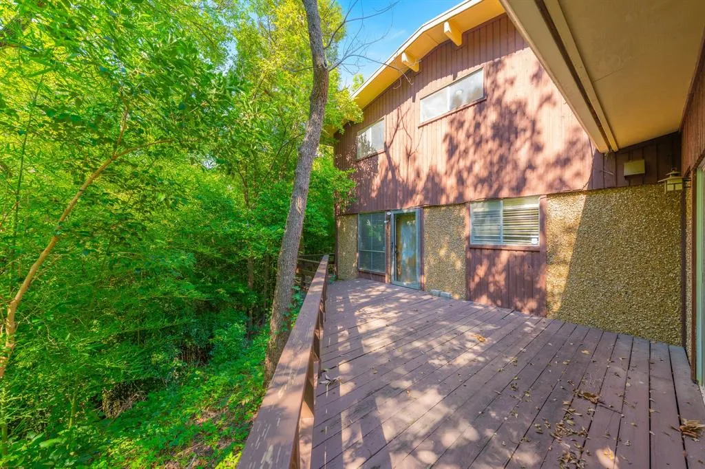 10716 Meadowcliff Lane