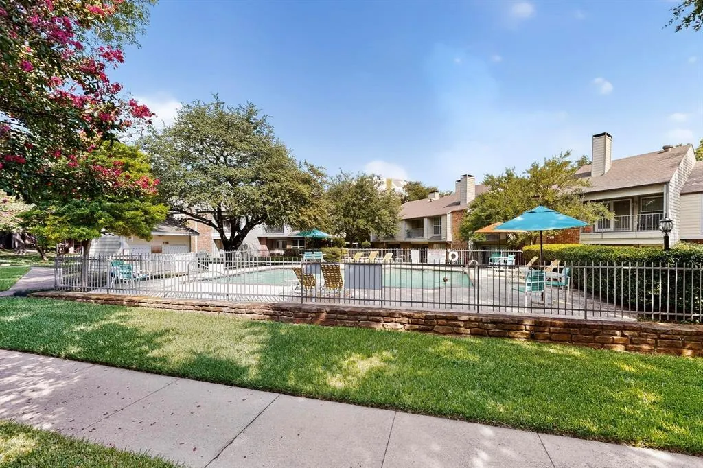 2535 Wedglea Drive, #114