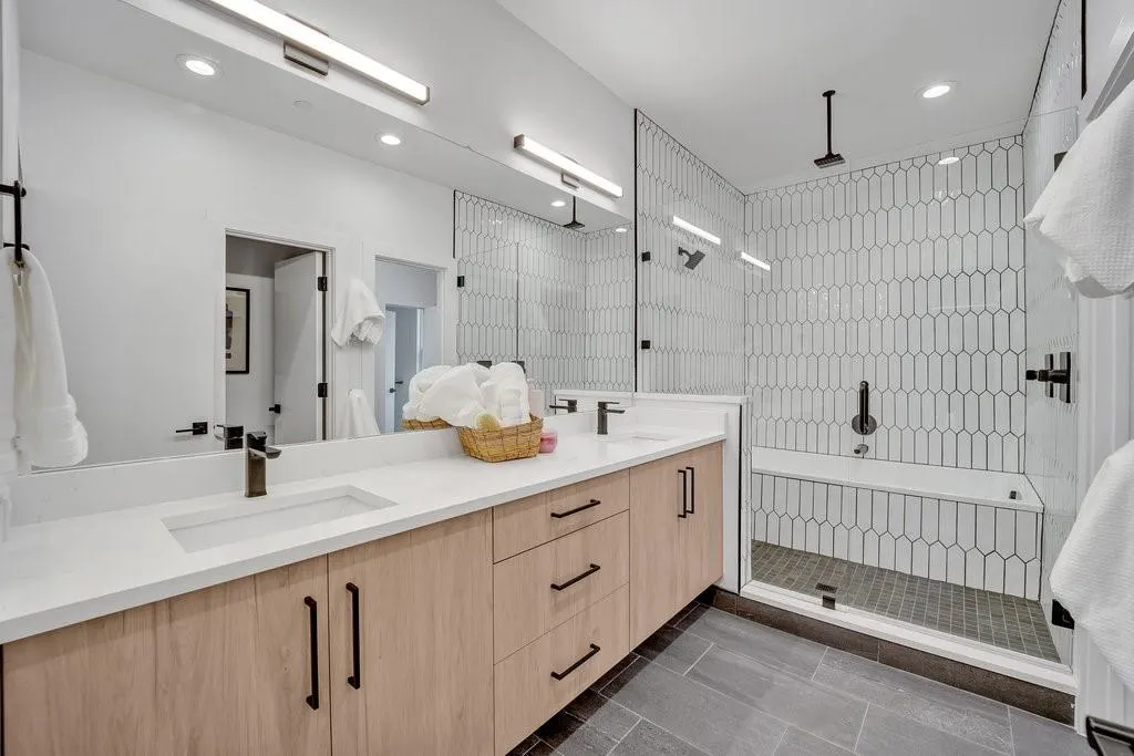 3612 San Jacinto, #107