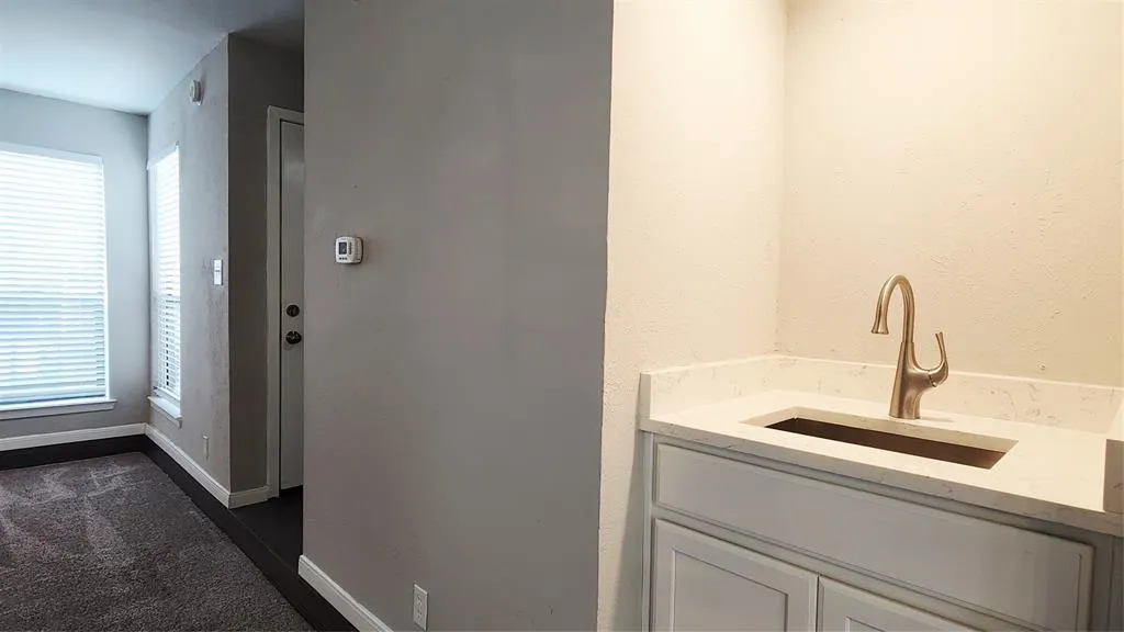 6646 E Lovers Lane, #1106
