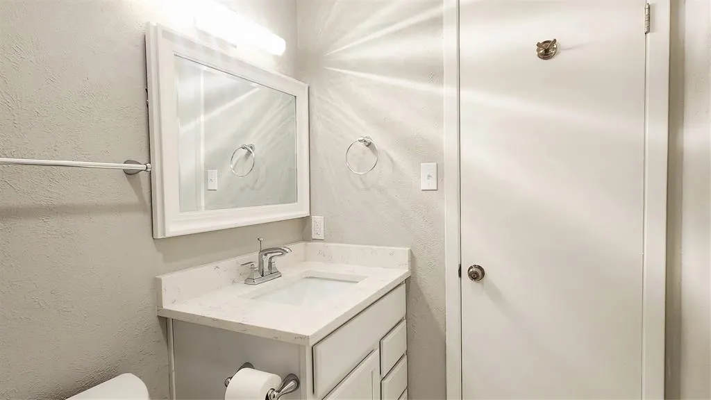 6646 E Lovers Lane, #1106