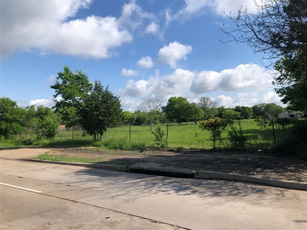 15411 Seagoville Road