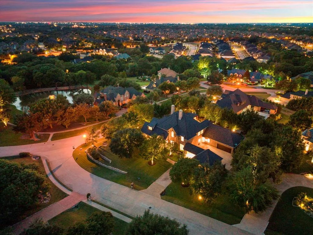 5812 N Woodcreek Circle