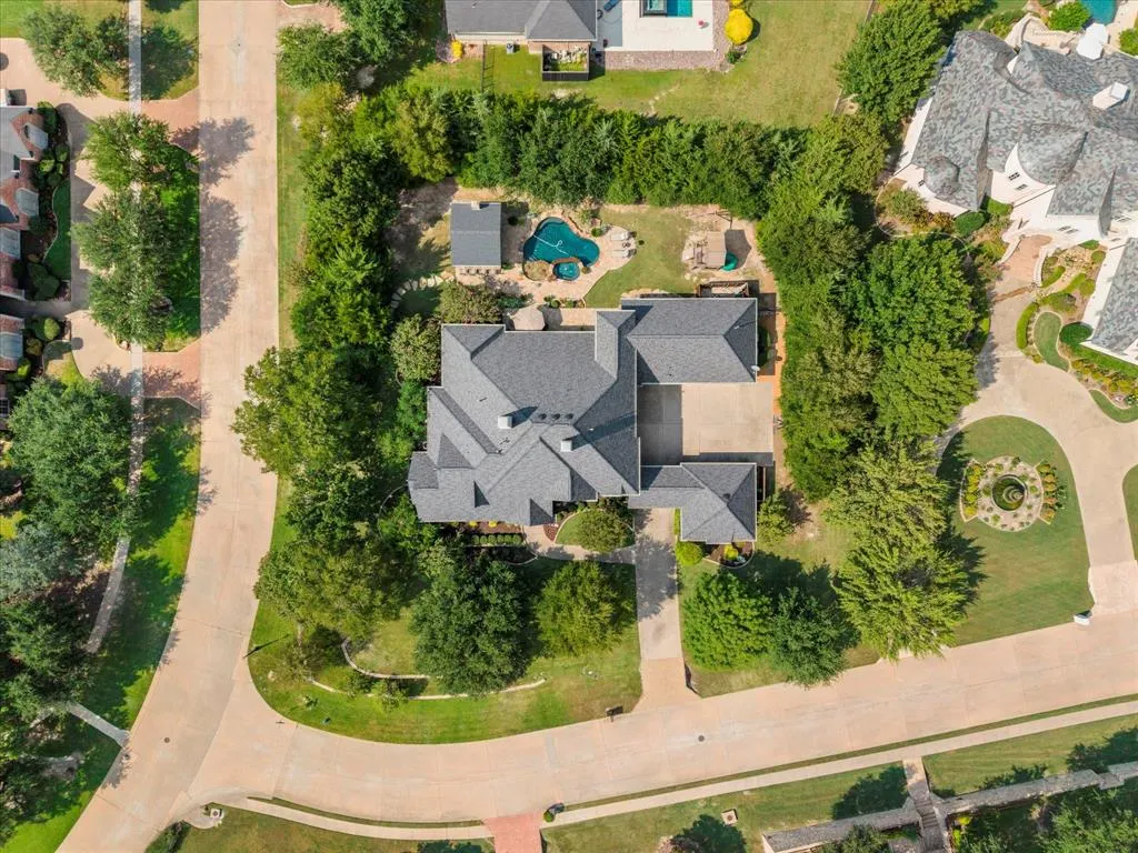 5812 N Woodcreek Circle
