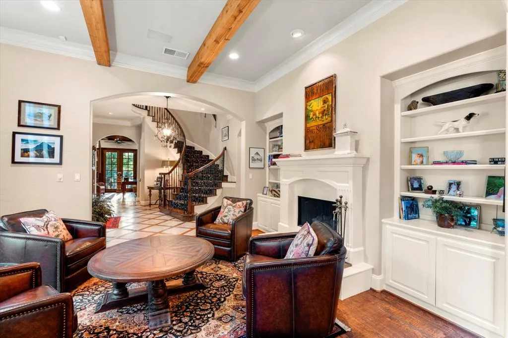 5812 N Woodcreek Circle