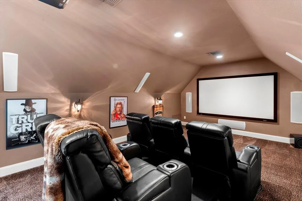 5812 N Woodcreek Circle