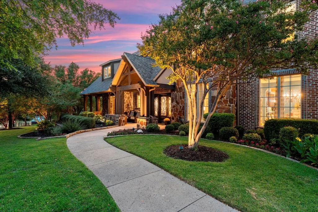 5812 N Woodcreek Circle