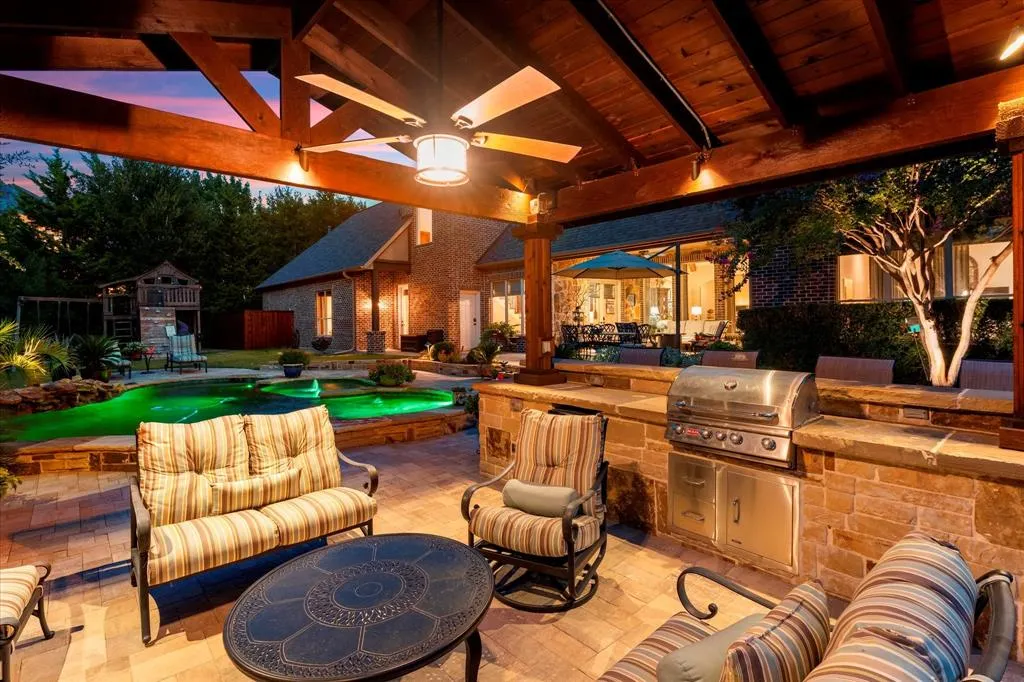 5812 N Woodcreek Circle