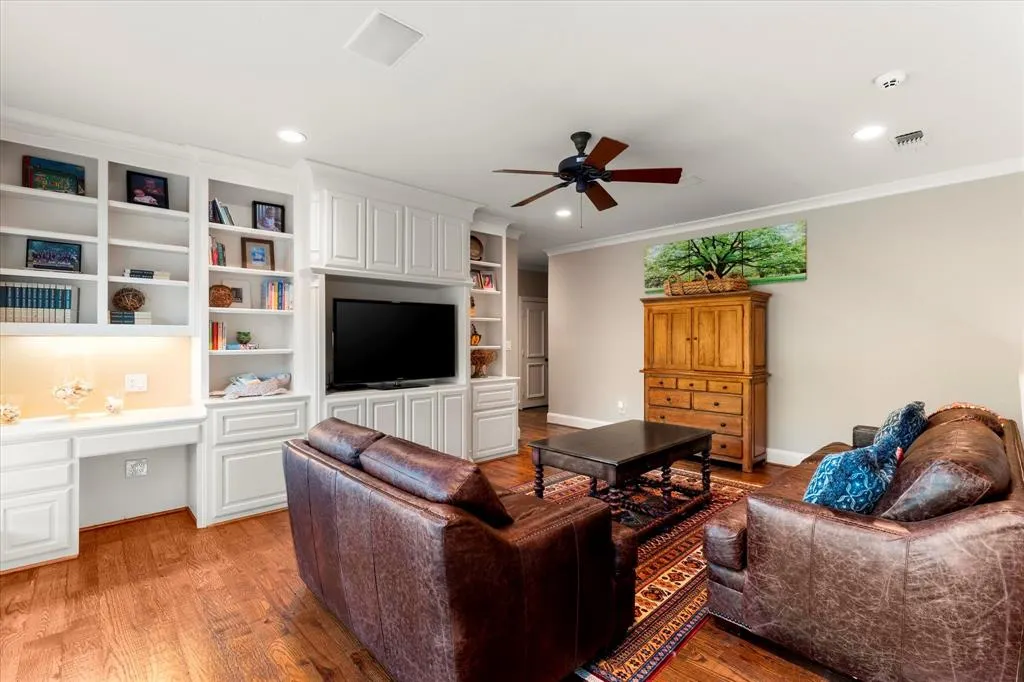5812 N Woodcreek Circle