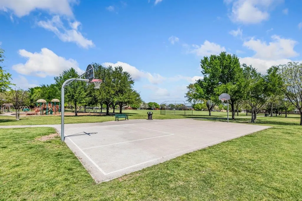 2800 Bowie Drive