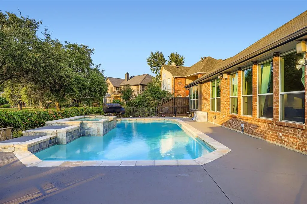 5817 Norfolk Lane