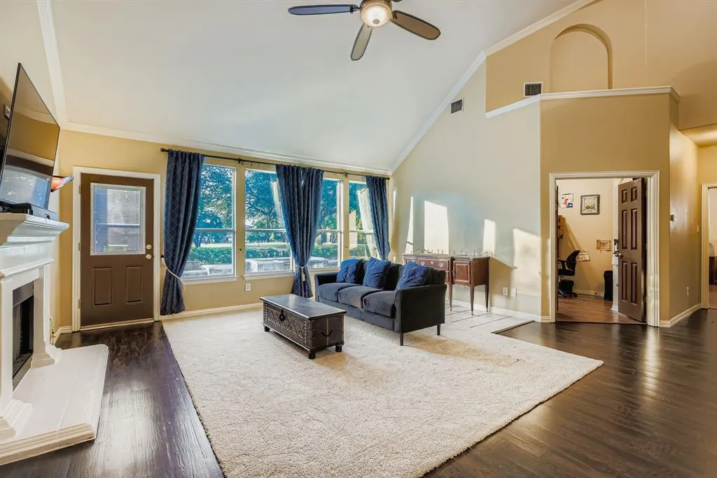 5817 Norfolk Lane