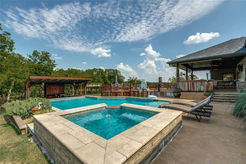 5910 County Road 171