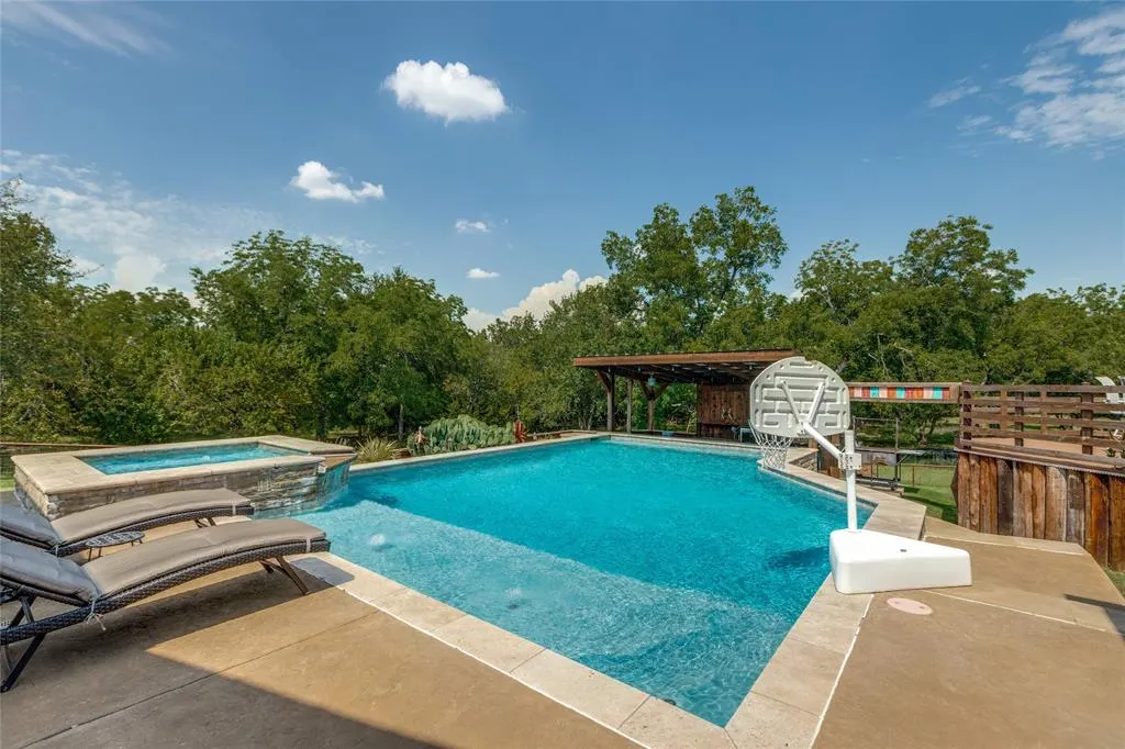 5910 County Road 171