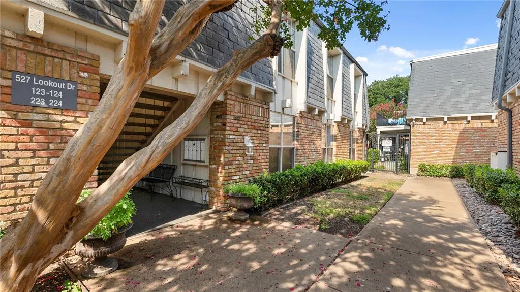 527 W Lookout Drive, #224