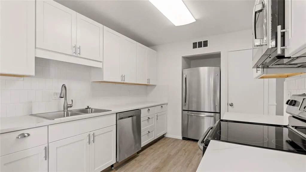 527 W Lookout Drive, #224
