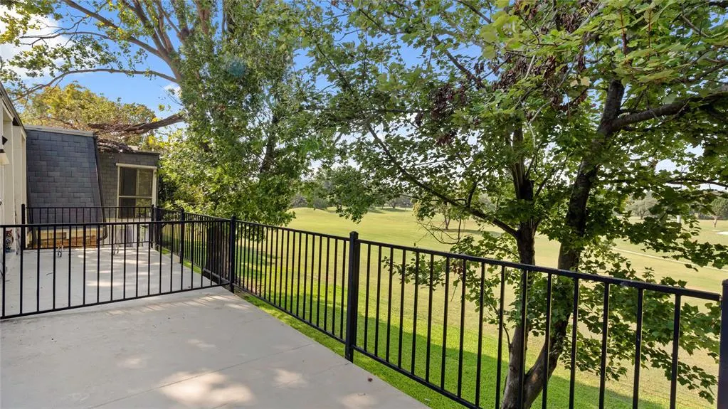 527 W Lookout Drive, #224