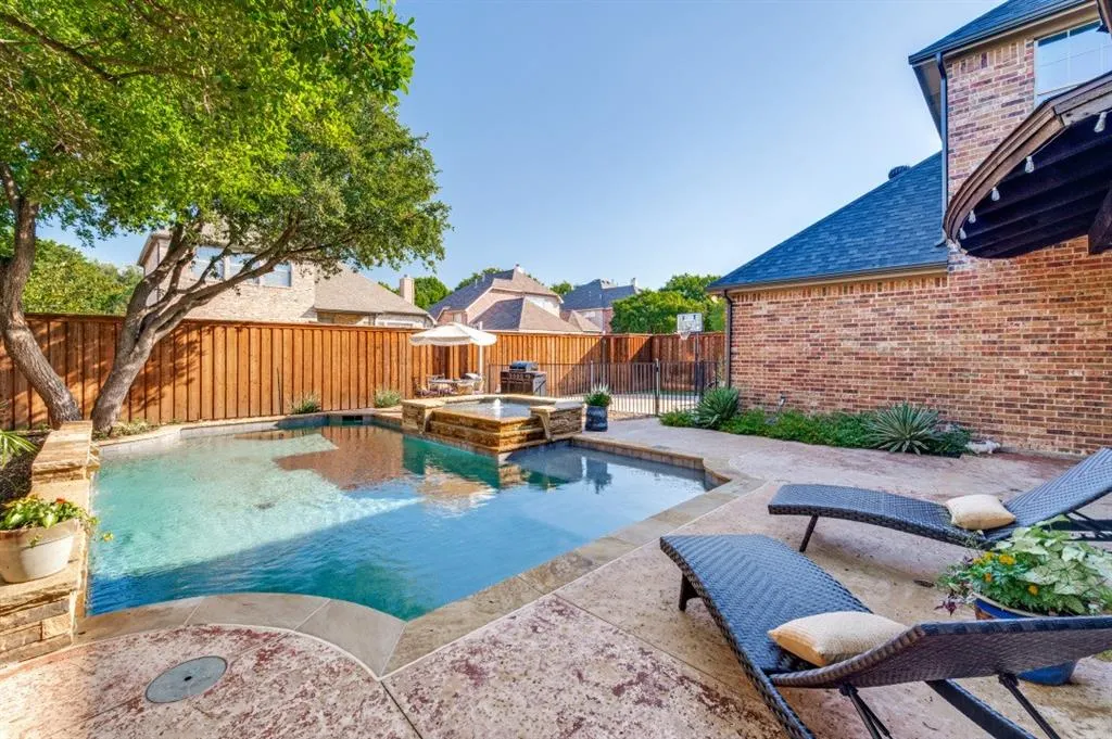 1222 Alamo Court