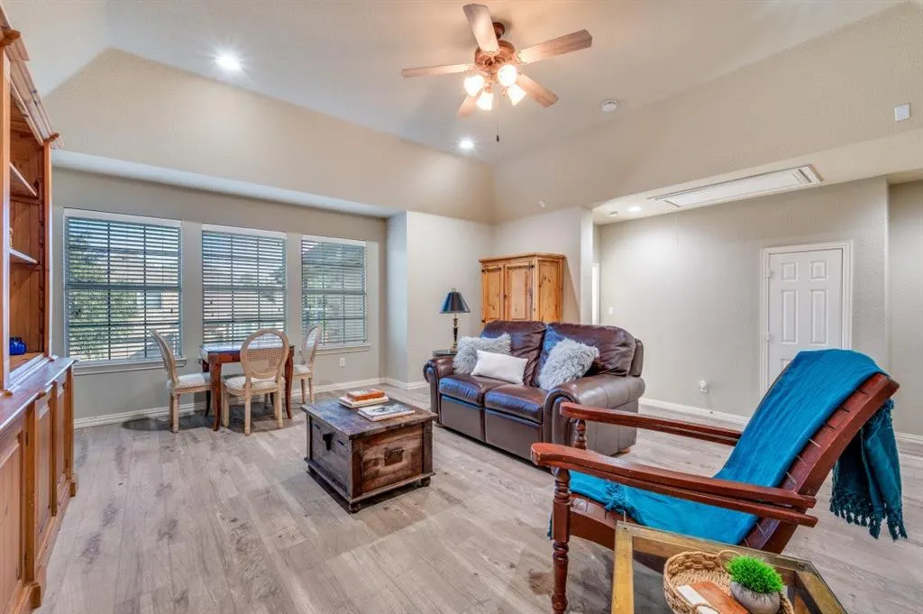 1222 Alamo Court