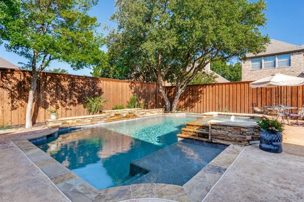 1222 Alamo Court