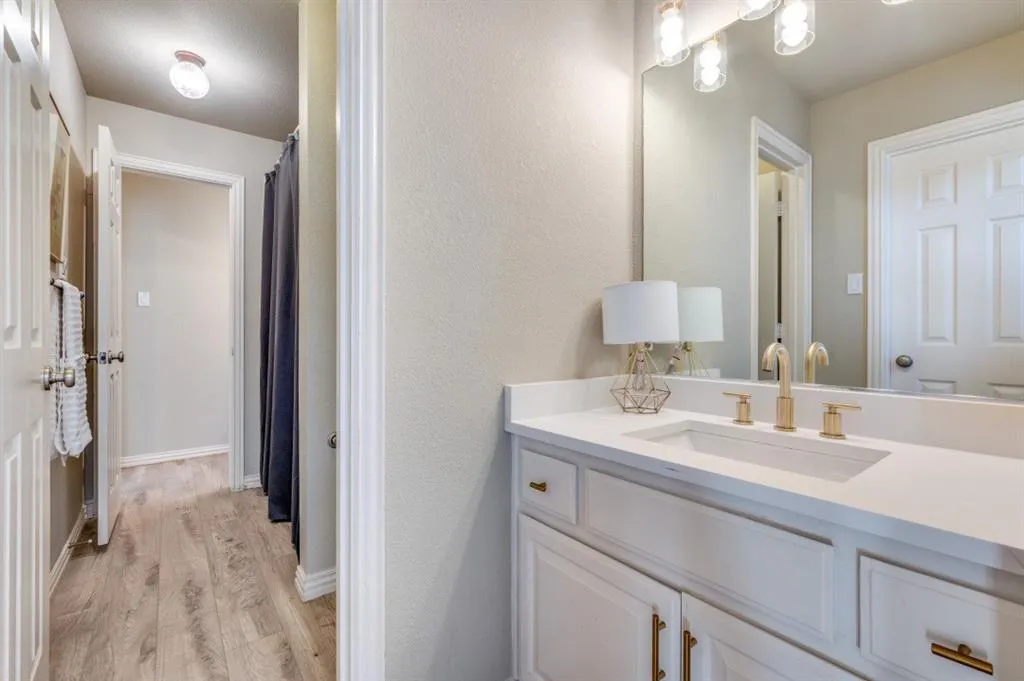 1222 Alamo Court