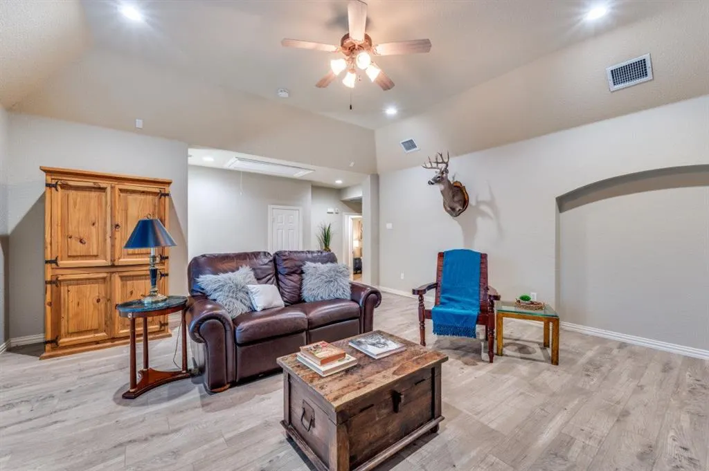 1222 Alamo Court