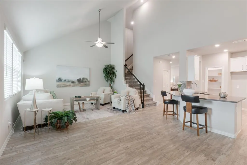 1616 Berry Ridge Trail