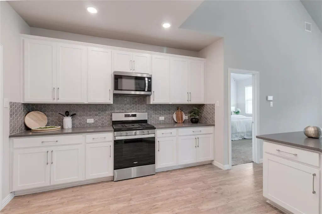 1616 Berry Ridge Trail