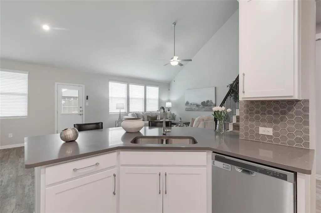 1616 Berry Ridge Trail