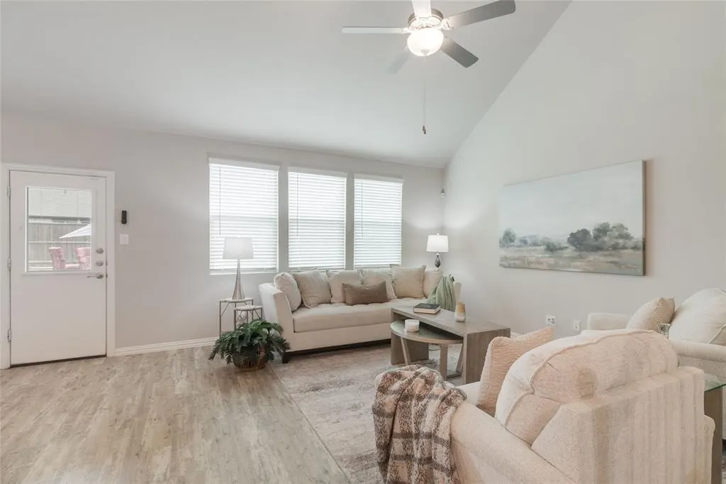 1616 Berry Ridge Trail