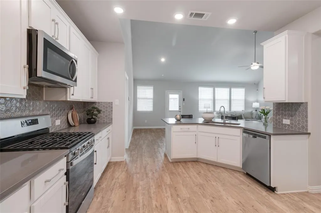 1616 Berry Ridge Trail