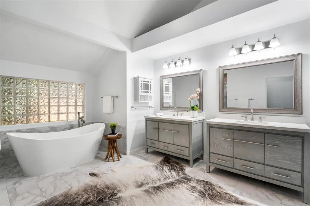 5325 Seascape Lane