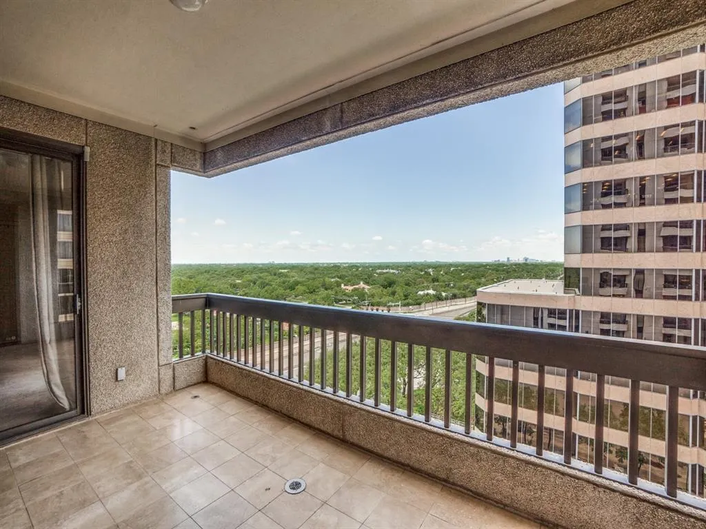 5909 Luther Lane, #1106