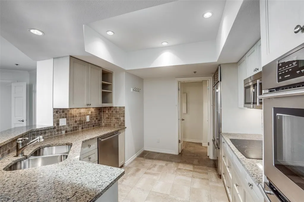 5909 Luther Lane, #1106