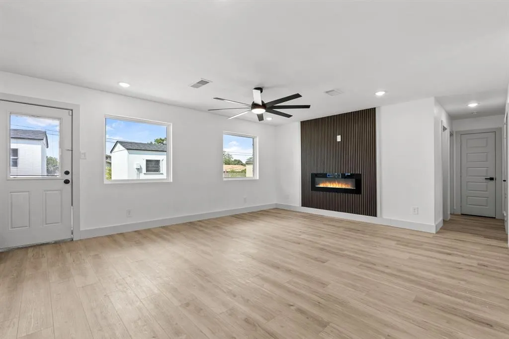 3727 Pacesetter Drive