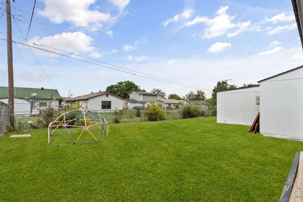 3727 Pacesetter Drive