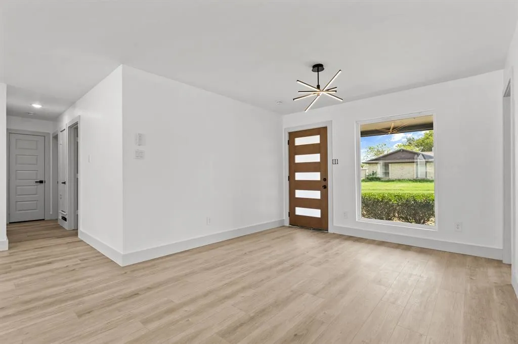 3727 Pacesetter Drive